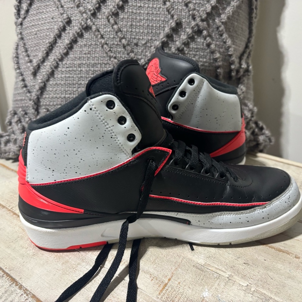 Nike AirJordan Retro 2 385475-023- Size 12 - Picture 4 of 8